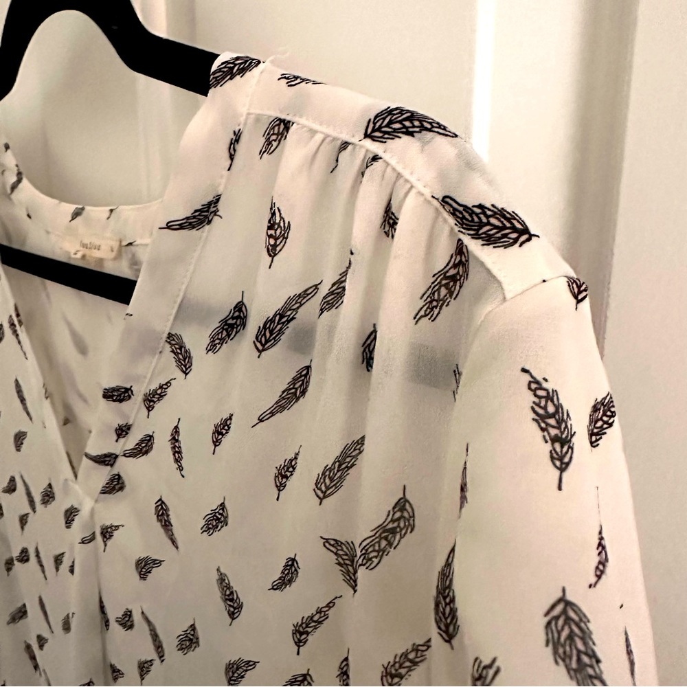 fun 2 fun- White Blouse with Feathers - Picture 4 of 6